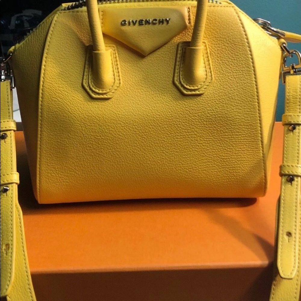 Authentic Givenchy Antigona Mini Crossbody bag